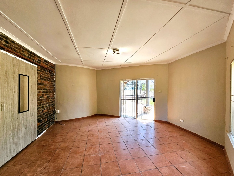 6 Bedroom Property for Sale in Bloemfontein Rural Free State